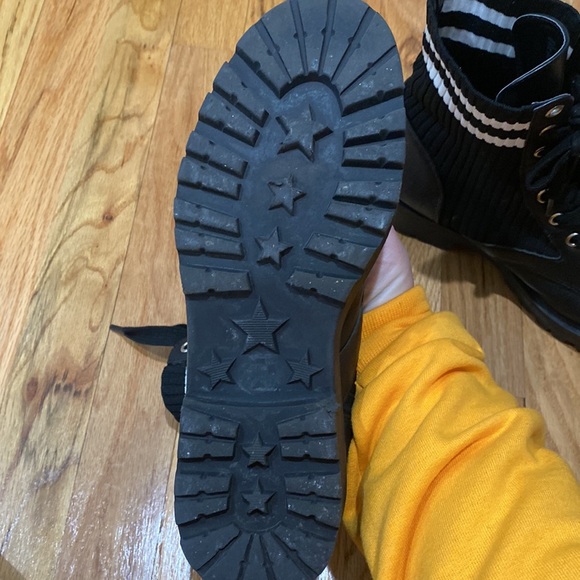 COPY - Black Steve Madden Lace Up Boots. Size 9. - Picture 3 of 6